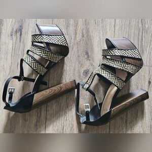 Jessica Simpson Black and Tan Platform Shoes with Stylish Design